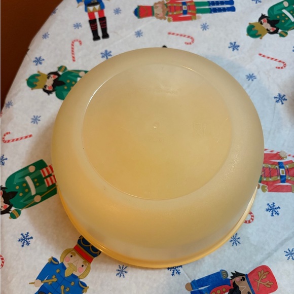 Vintage Tupperware Bowl - Picture 2 of 5